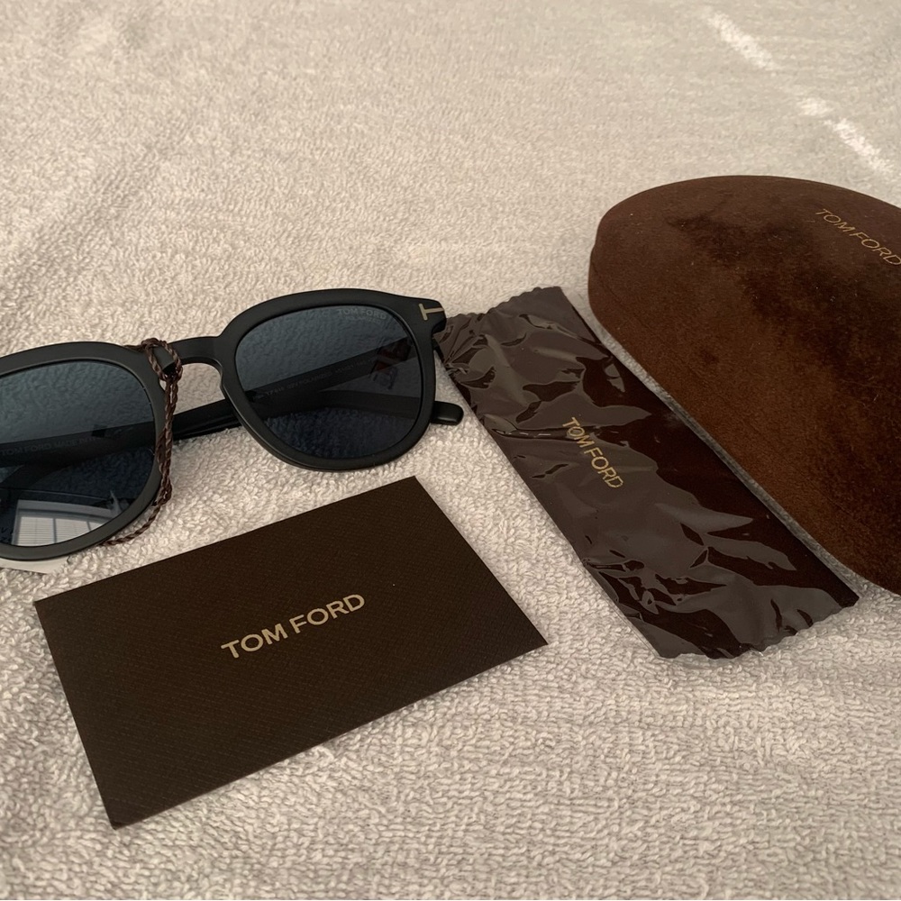 Tom Ford™ FT0816 Pax 02V 51 - Matte Black